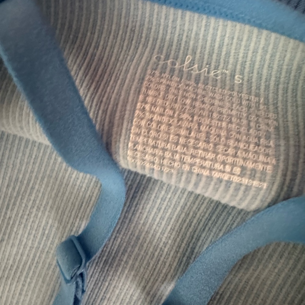 Blue Ribbed Athletic Crop Top - Picture 3 of 3